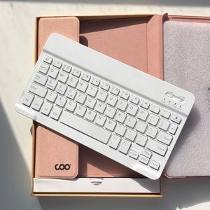 Rose gold Bluetooth keyboard case for sale!